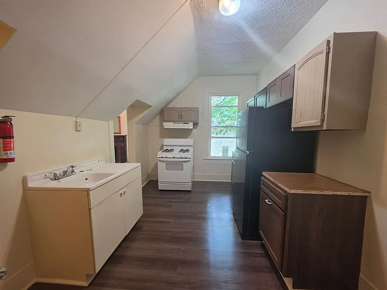 242 W Highland Ave — Photo 3