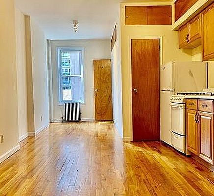 3rd image of 351 E 77th St #2AA