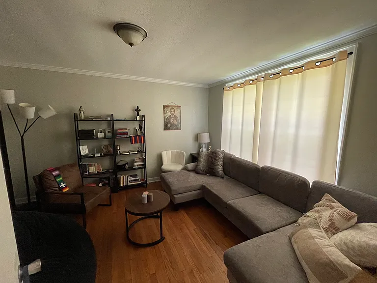 1109 Carey Ave — Photo 9