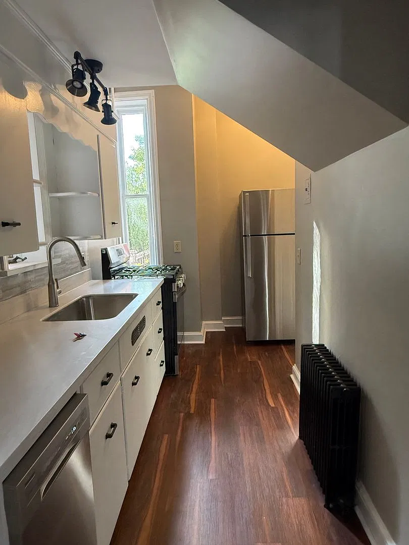 242 S Hanover St — Photo 4