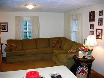 4th image of 827 Woods Ln