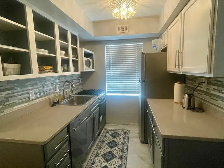 1031 Michigan Ave NE #101 — Photo 8