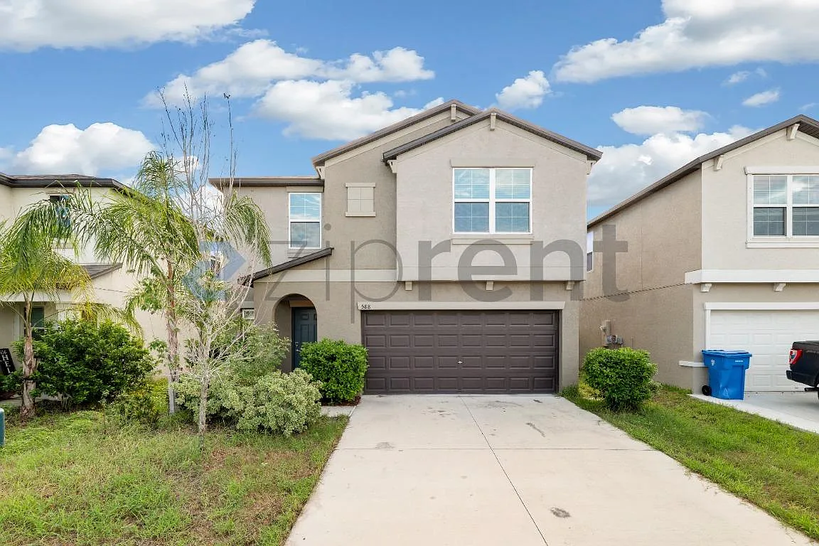 5 bed, 2.5 bath, 2215 sqft, $2,550 — Photo 1