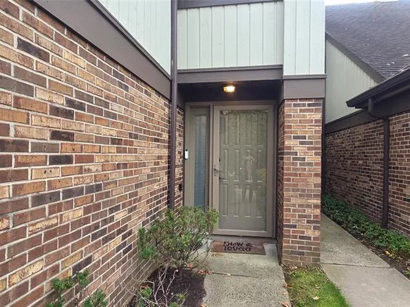 54 Meadow View Ct, Leonia, NJ 07605