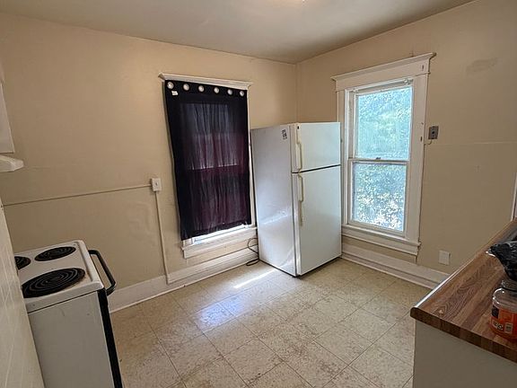 5th image of 1527 N Main St #2