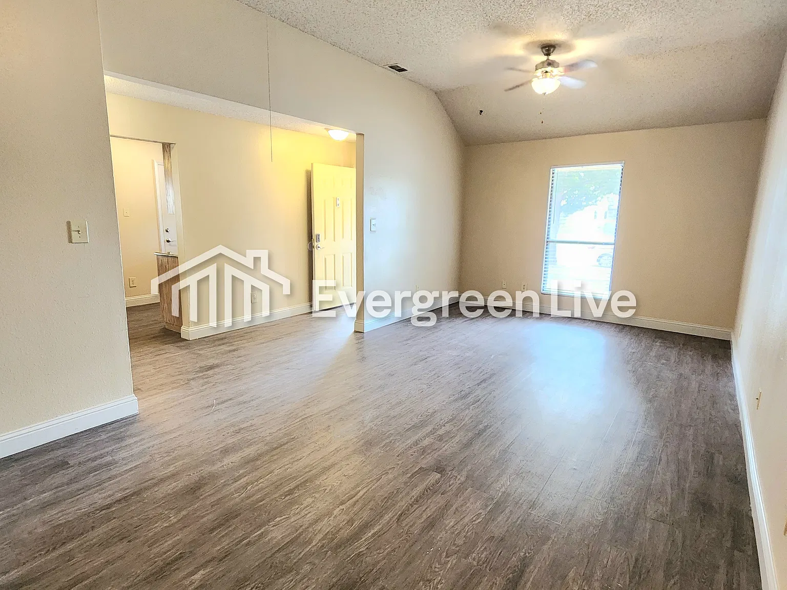 4 bed, 2.5 bath, 2090 sqft, $1,245 — Photo 4