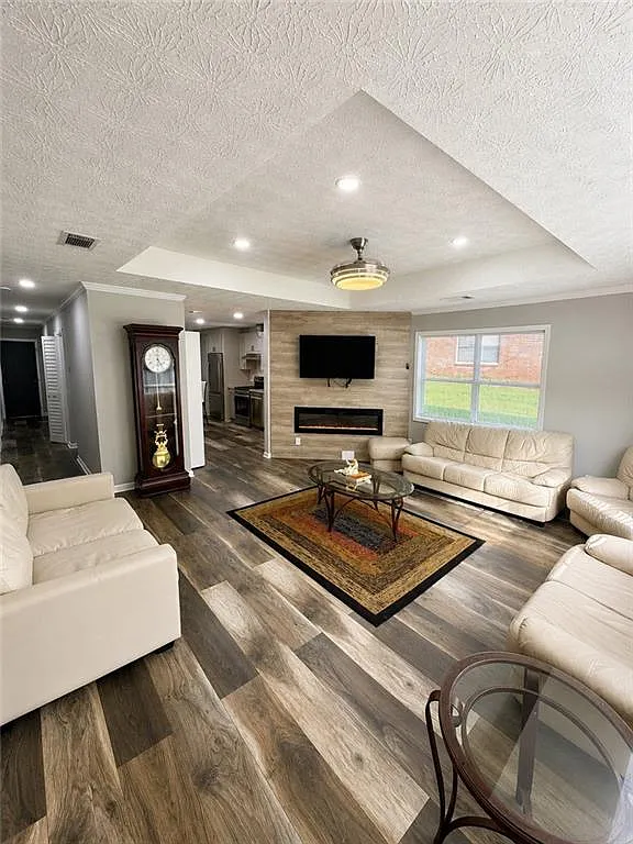 3 bed, 2.0 bath, 1412 sqft, $1,850 — Photo 2