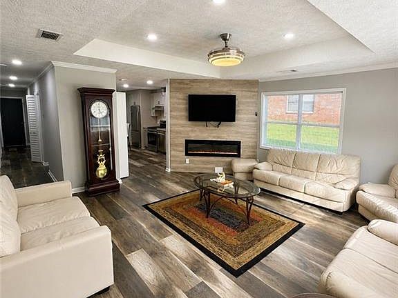 2nd image of 1116 Summer Brook Rd