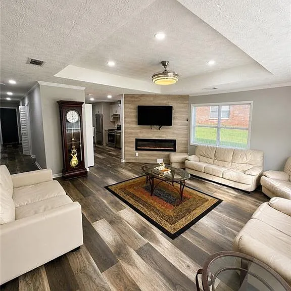 1116 Summer Brook Rd — Photo 2