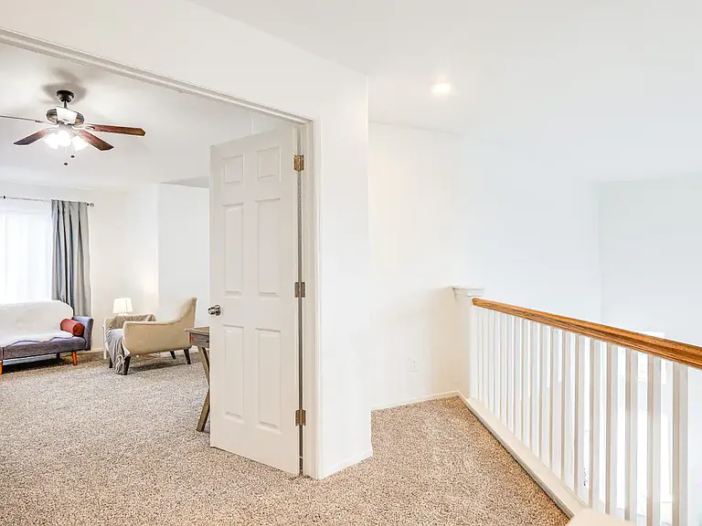 708 Champagne Ct — Photo 17