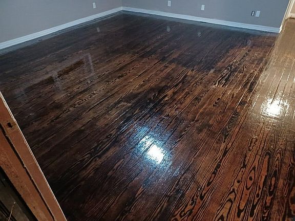2nd image of 549 Garrett Rd