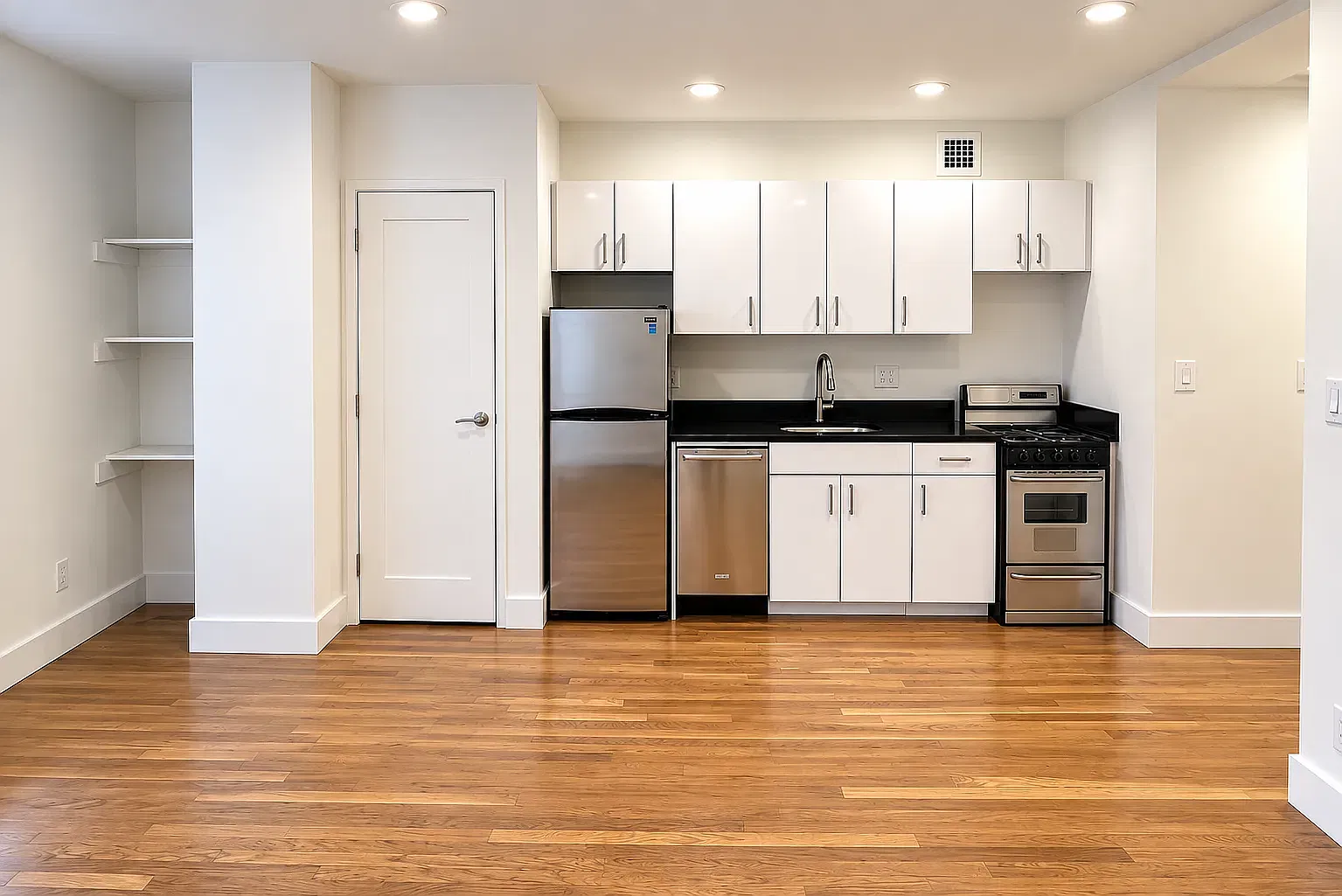213 East 37th Street — Photo 4