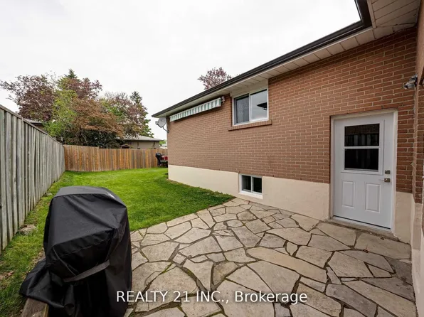 812 Sanok Dr #Basement, Pickering, ON L1W 2P9