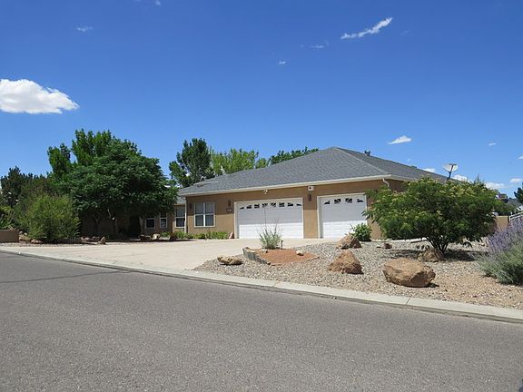 Street view : Shows oversized double car garage and single car garage/workshop