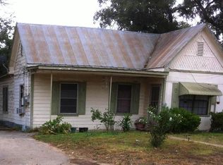 117 W Cargile St, Uvalde, TX 78801