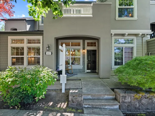 1812 NE Ashberry Dr, Hillsboro, OR 97124