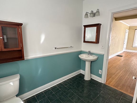 4th image of 829 W Lovell St