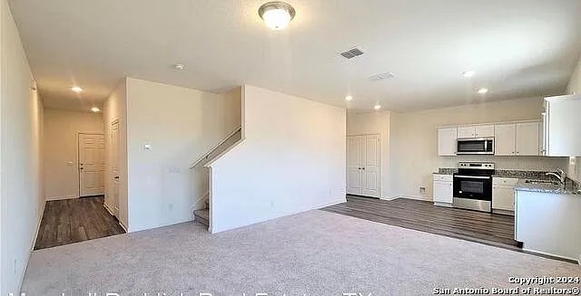 3 bed, 2.5 bath, 1605 sqft, $1,750 — Photo 3