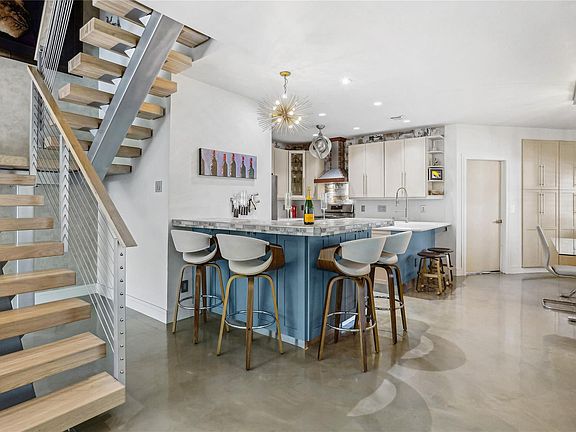 5th image of 600 SW 8th Avenue #19