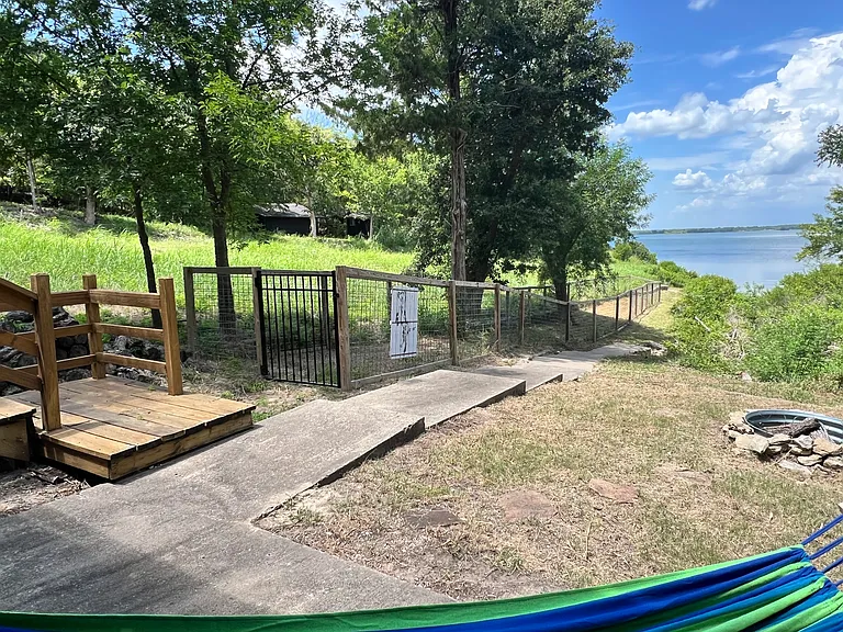 545 Lakeview Dr — Photo 10