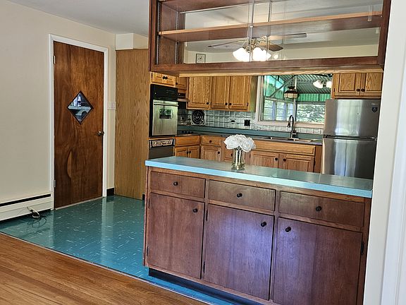 From diningroom into kitchen