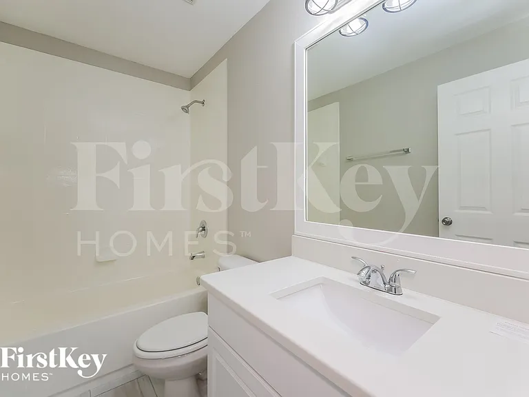 2519 NW 7th St — Photo 17