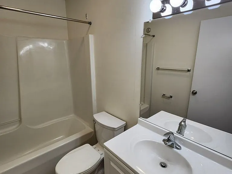 414-417 426 Munson Pl — Photo 11