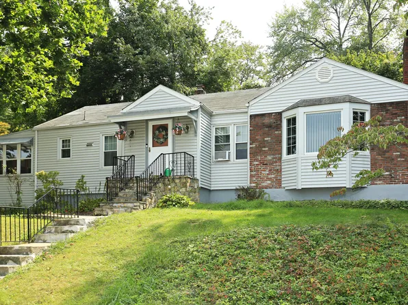 15 Highland Dr, Cortlandt Manor, NY 10547