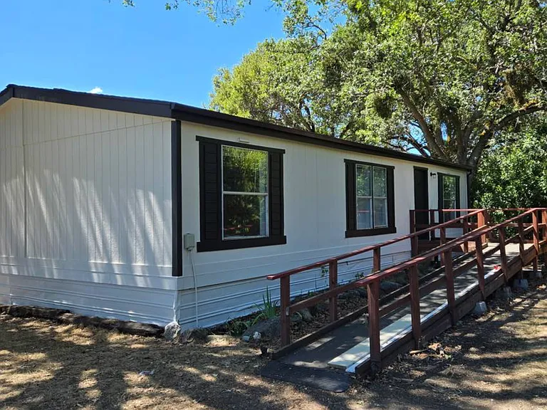 17205 N Applegate Rd — Photo 1