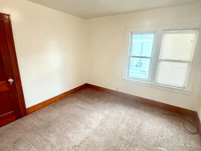 2605 Woodrow Ave — Photo 9