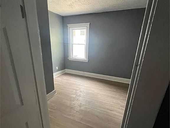 5th image of 3461 E 143rd St