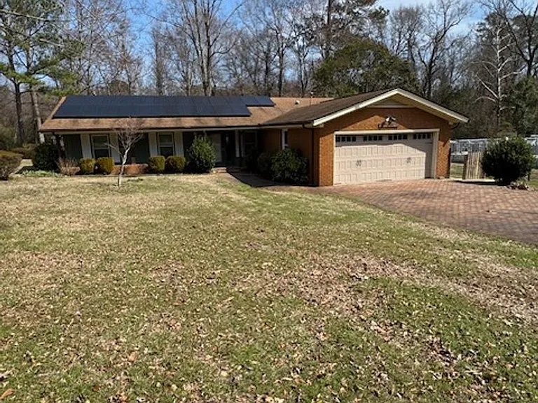 305 Glen Oak Dr — Photo 1