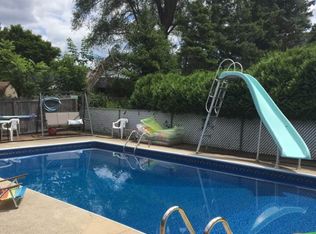 451 Fairoaks Dr, Saginaw, MI 48638