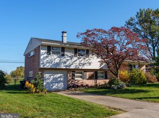 30 Amherst Dr, Camp Hill, PA 17011