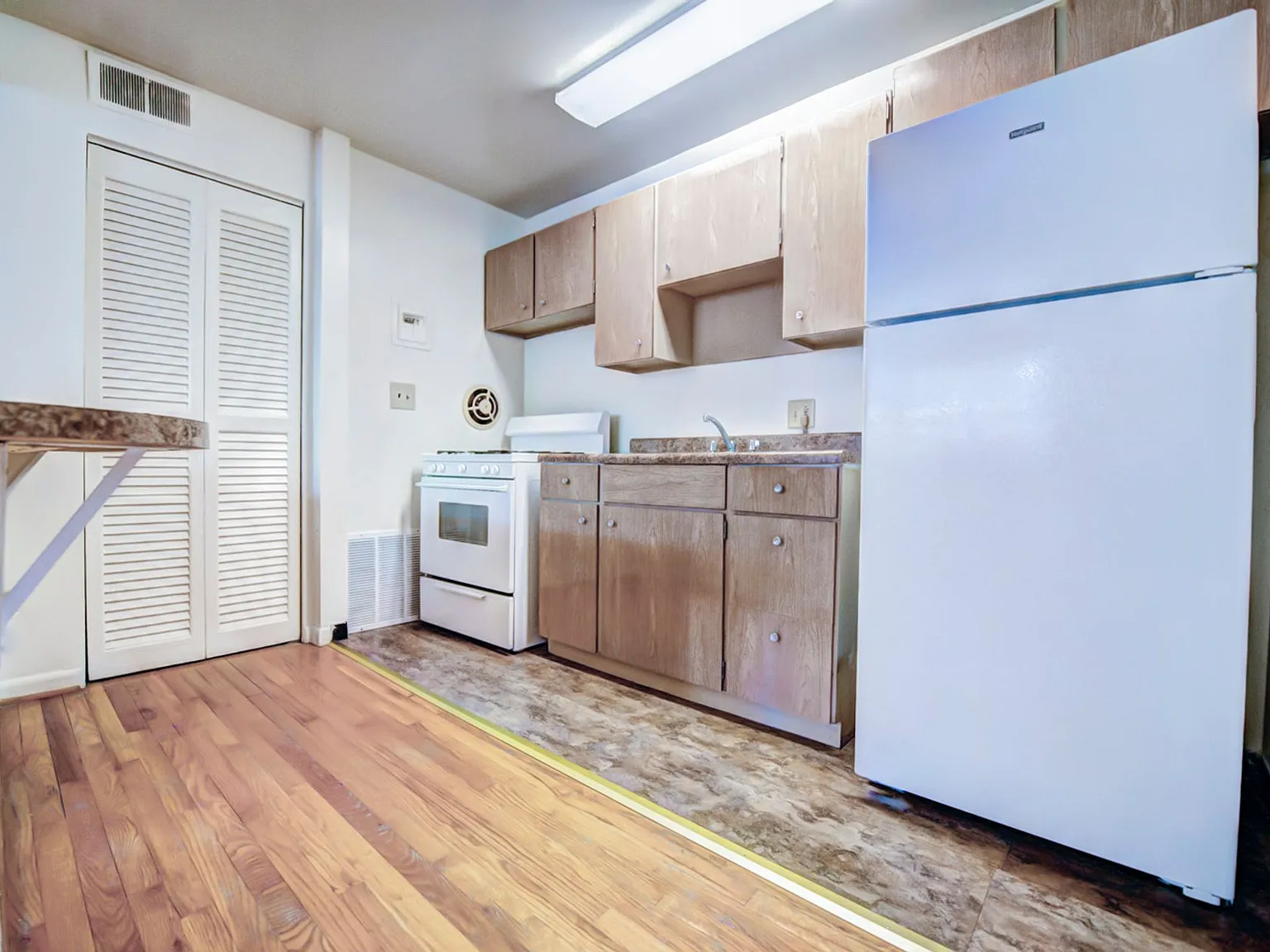 HIckory Heights Apartments — Photo 2