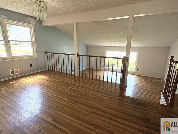 3rd image of 24 Edward St