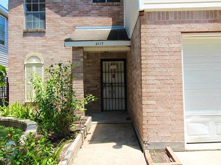 2117 Whittier Dr — Photo 4
