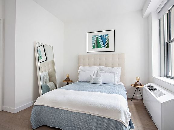 2nd image of 20 Exchange Pl APT 1809