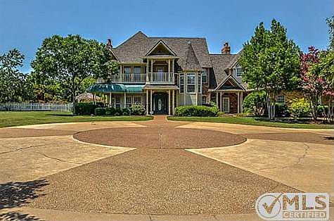 1st image of 633 Bobbi Ct