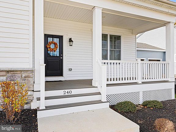 4th image of 240 Baldy Ln