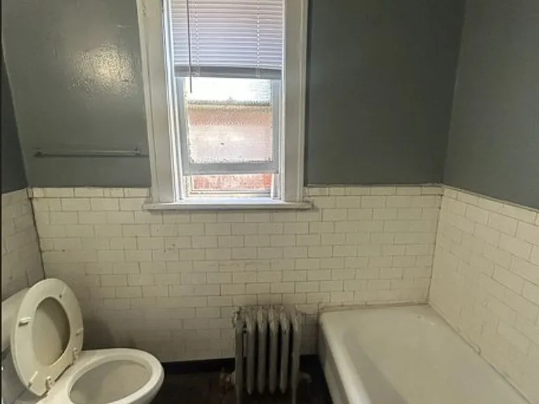 1304 Garfield St — Photo 8