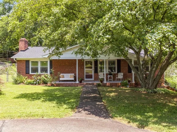 2415 Sedalia Dr, Clemmons, NC 27012