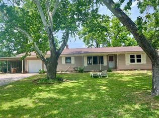 1320 Montezuma St, Columbus, TX 78934