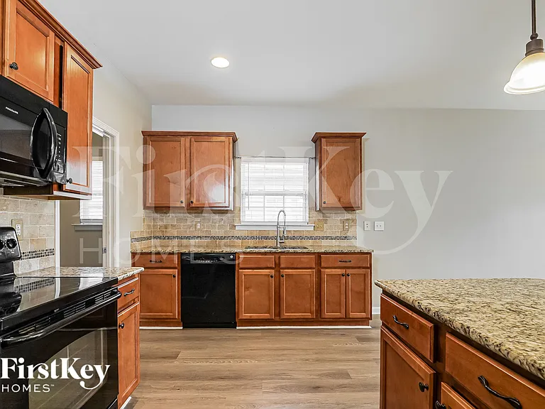 1092 Fairbank Ln — Photo 10