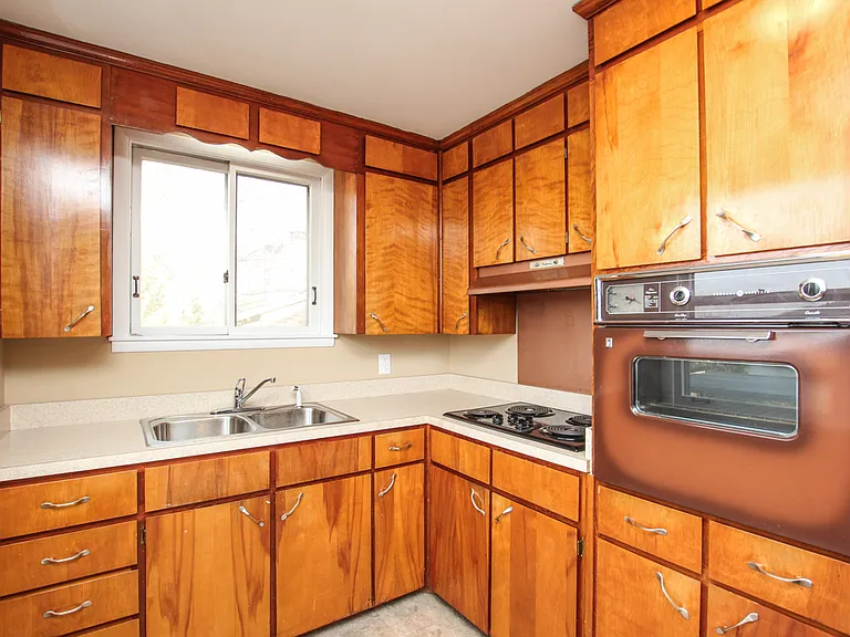 439B Capri Dr — Photo 6