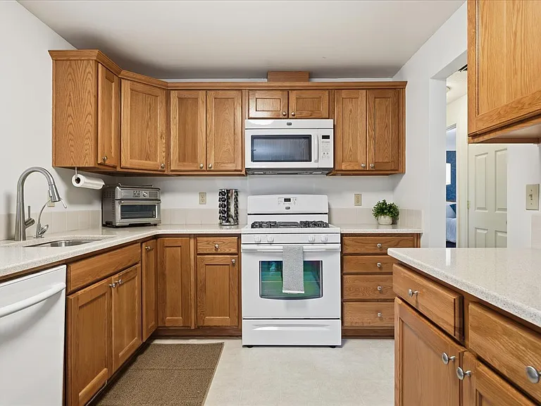 5330 SW Mayfair Ct — Photo 14