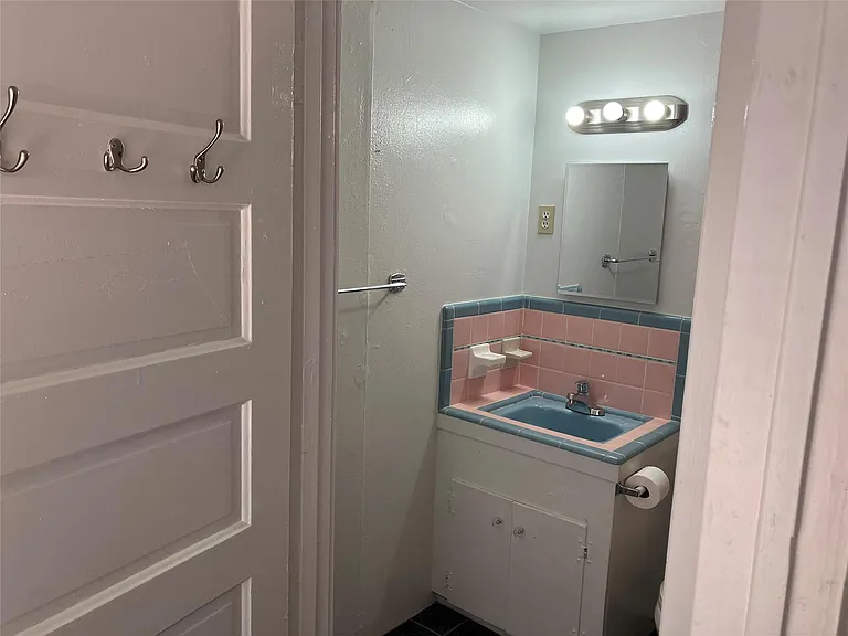 307 Stratford St #8 — Photo 10