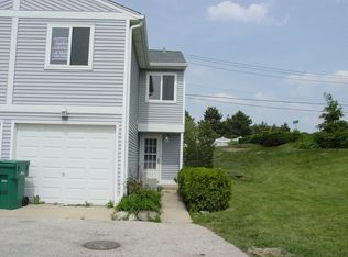 300 Meadow Green Ln, Round Lake Beach, IL 60073