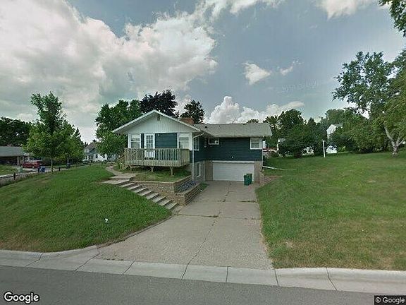 2nd image of 3101 Silver Lake Rd