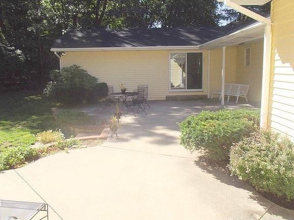 4th image of 1110 N Sherman St